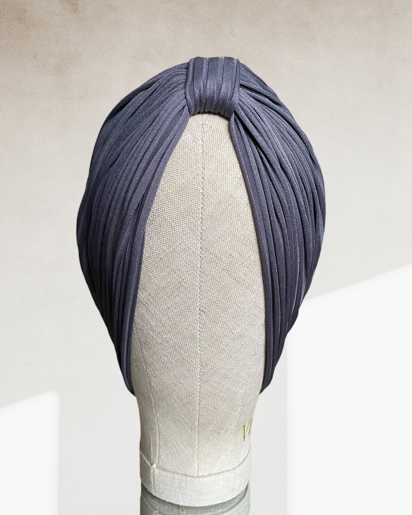 Dark grey jersey turban